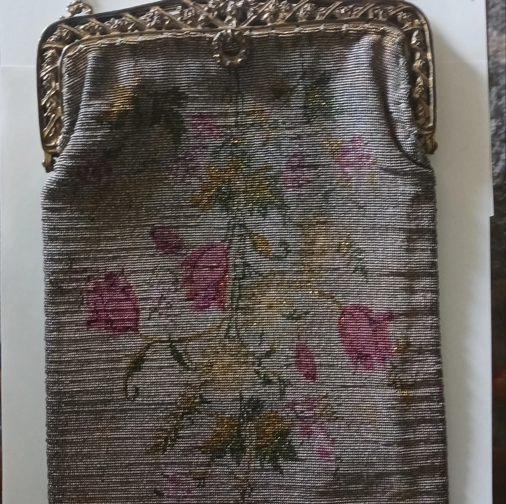 Vintage metal mesh purses - Picture 2 of 6